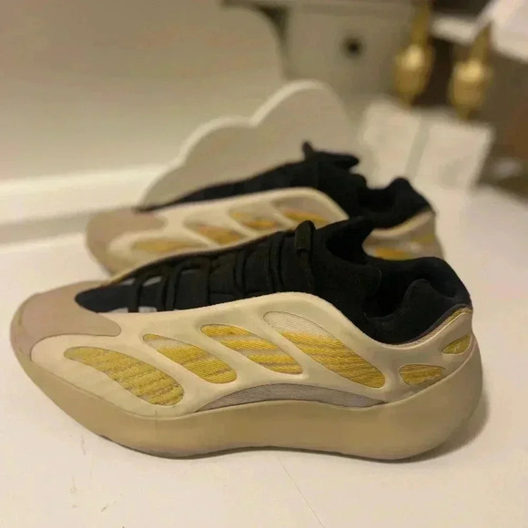 Adidas Yeezy 700 V3 "Safflower"APE 779001 
#126401668 Men's 10 US KANYE WEST - Picture 7 of 16